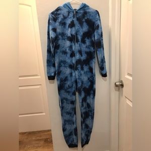 Boys Cat and Jack tie dye shark onesie Pajamas size L